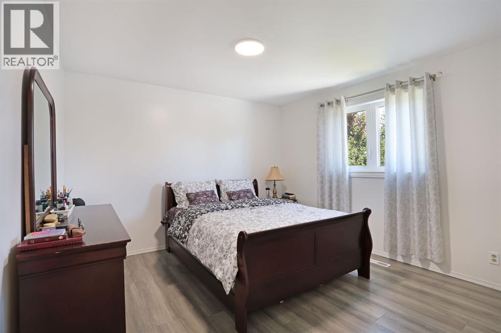 28 Upland Crescent West - Photo 14