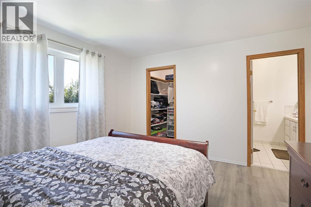 28 Upland Crescent West - Photo 16