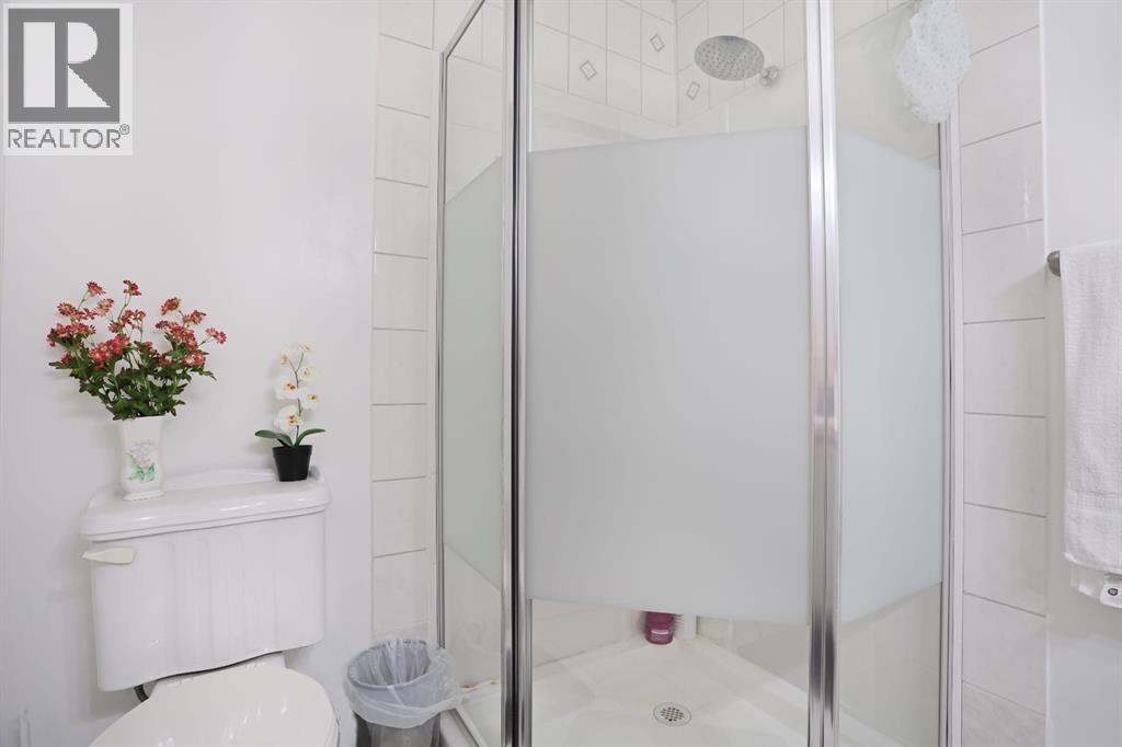 28 Upland Crescent West - Photo 18