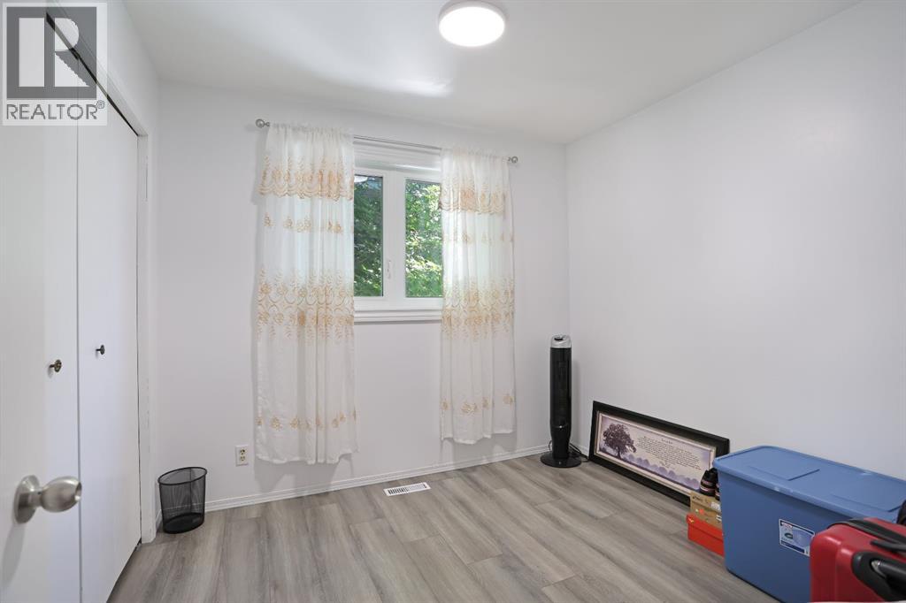28 Upland Crescent West - Photo 24