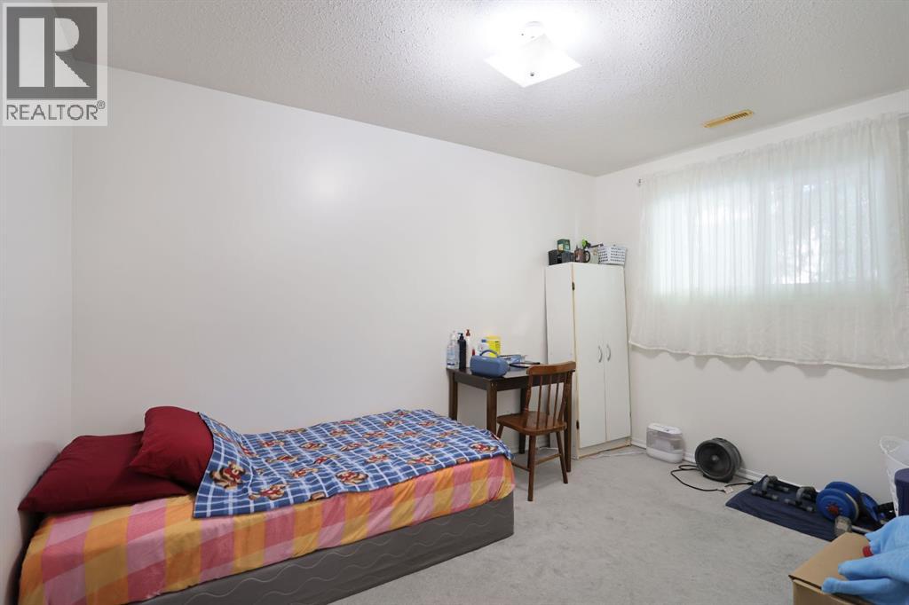 28 Upland Crescent West - Photo 37