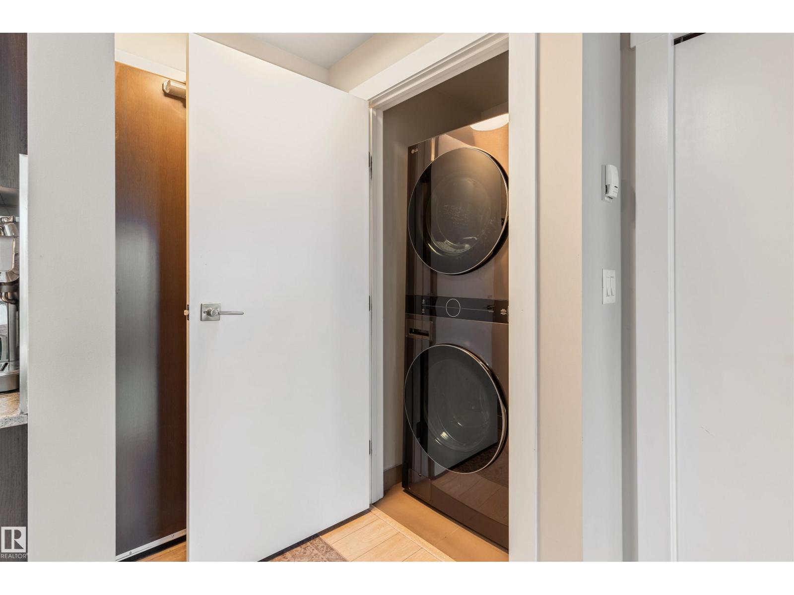 #2205 10226 104 ST NW - 8