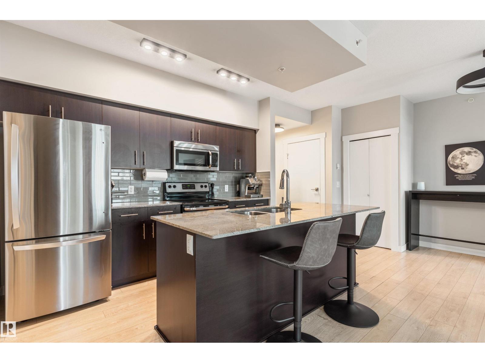 #2205 10226 104 ST NW - 17