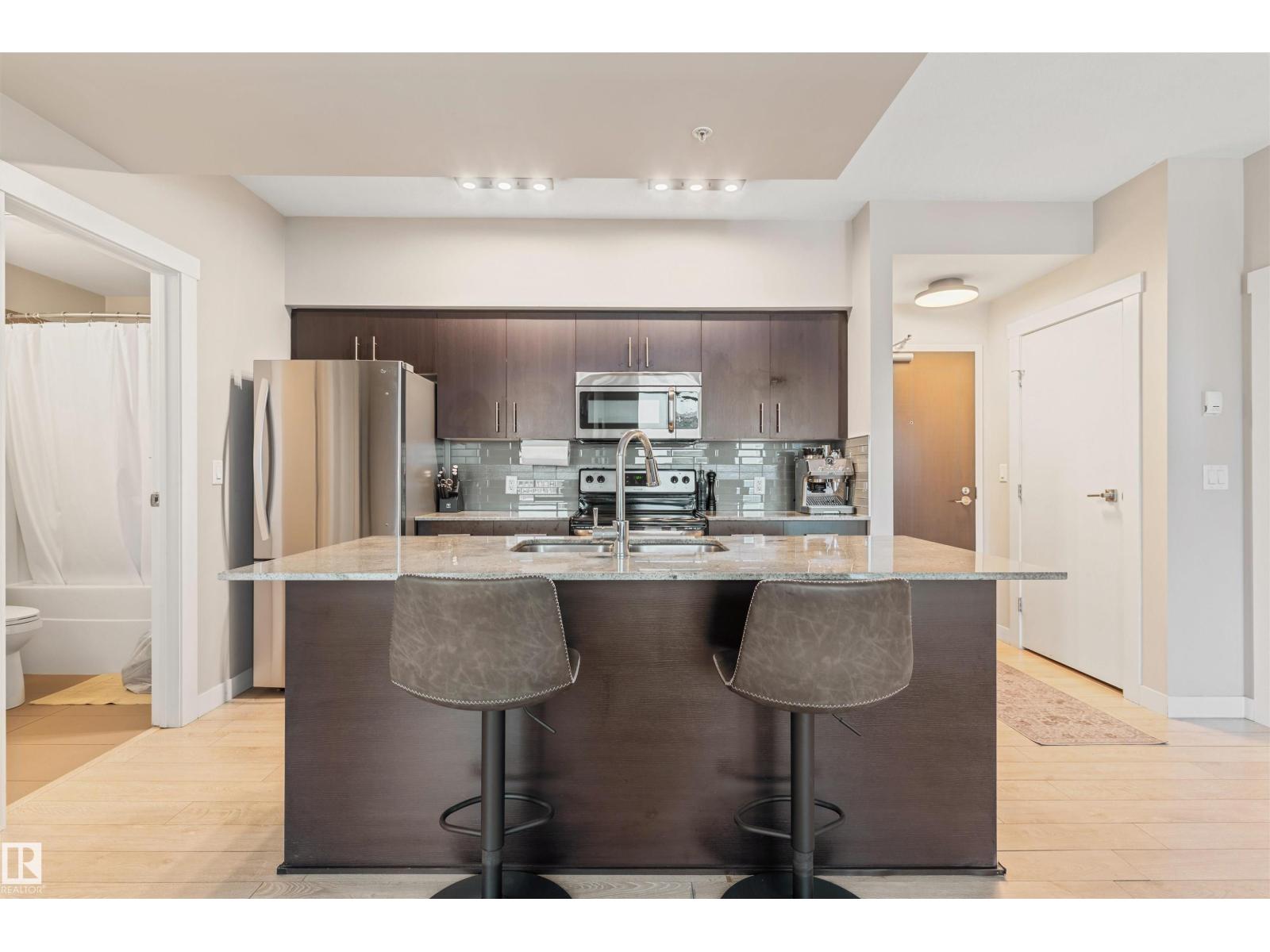 #2205 10226 104 ST NW - 16