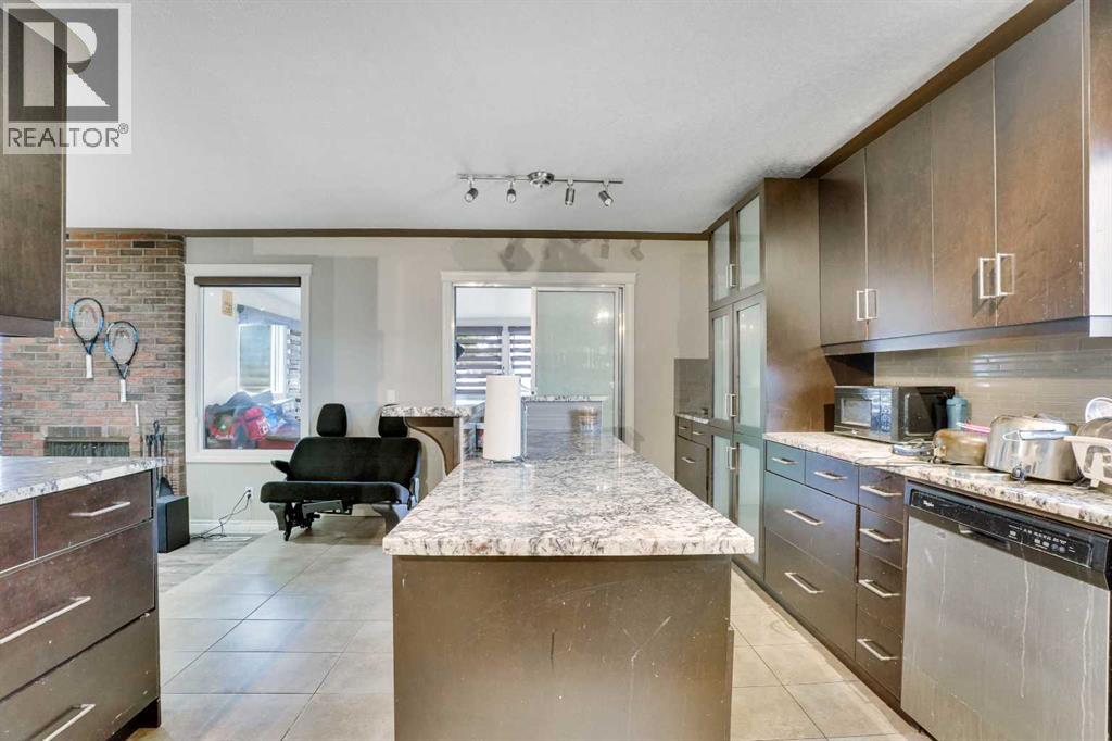528 Whiteridge Way NE - 11