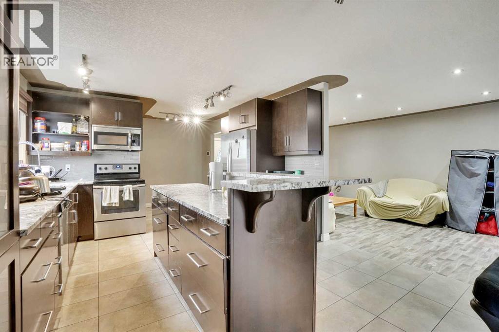528 Whiteridge Way NE - 14