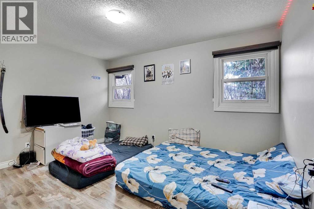 528 Whiteridge Way NE - 18