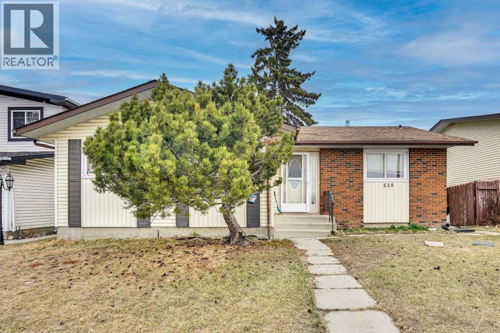 528 Whiteridge Way NE - 2