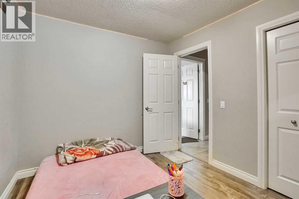 528 Whiteridge Way NE - 24