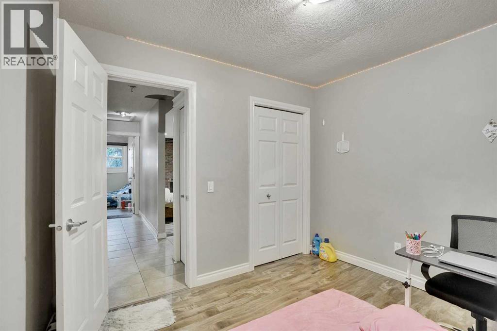 528 Whiteridge Way NE - 25