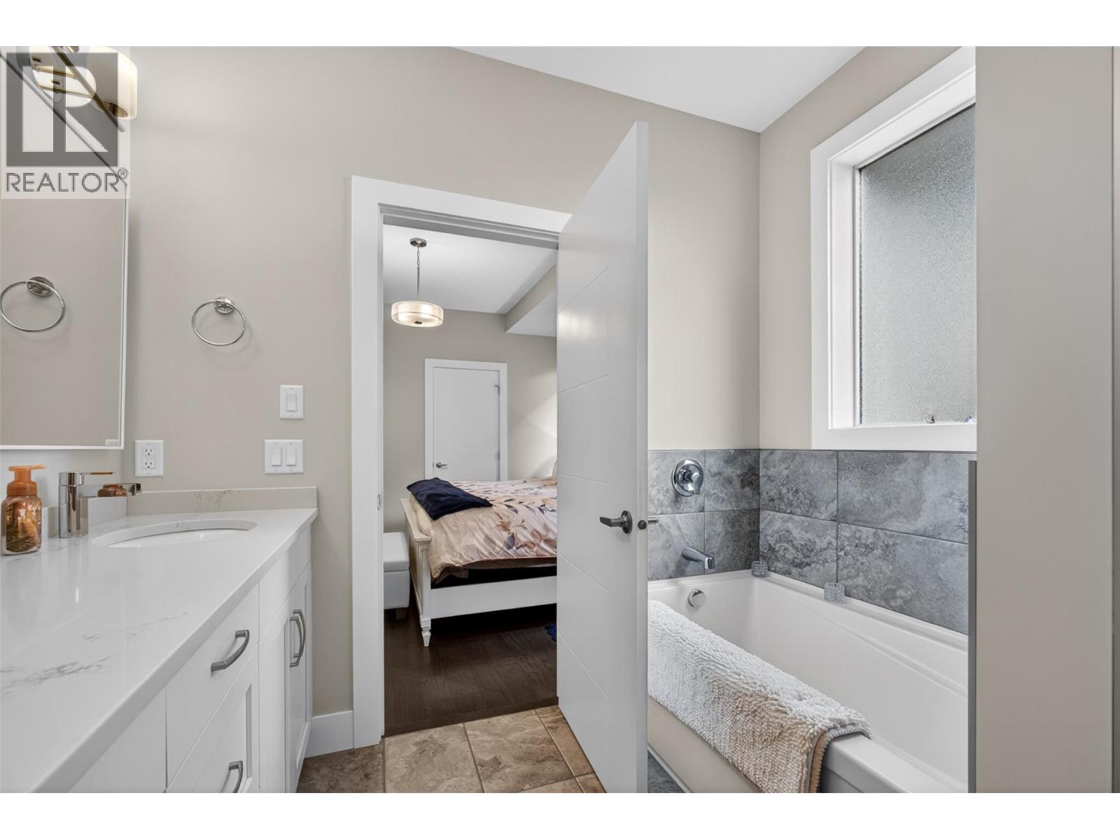 #17 875 Stockley Street - 16