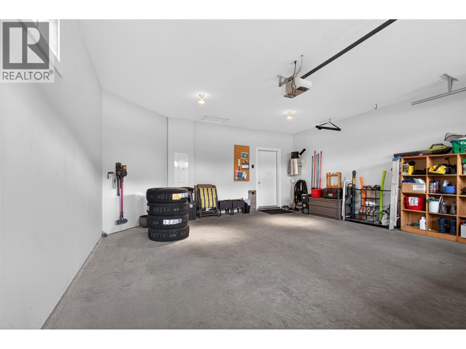 #17 875 Stockley Street - 27