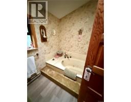 250 South Bank Dr, Salt Spring, BC V8K1M7 Photo 24