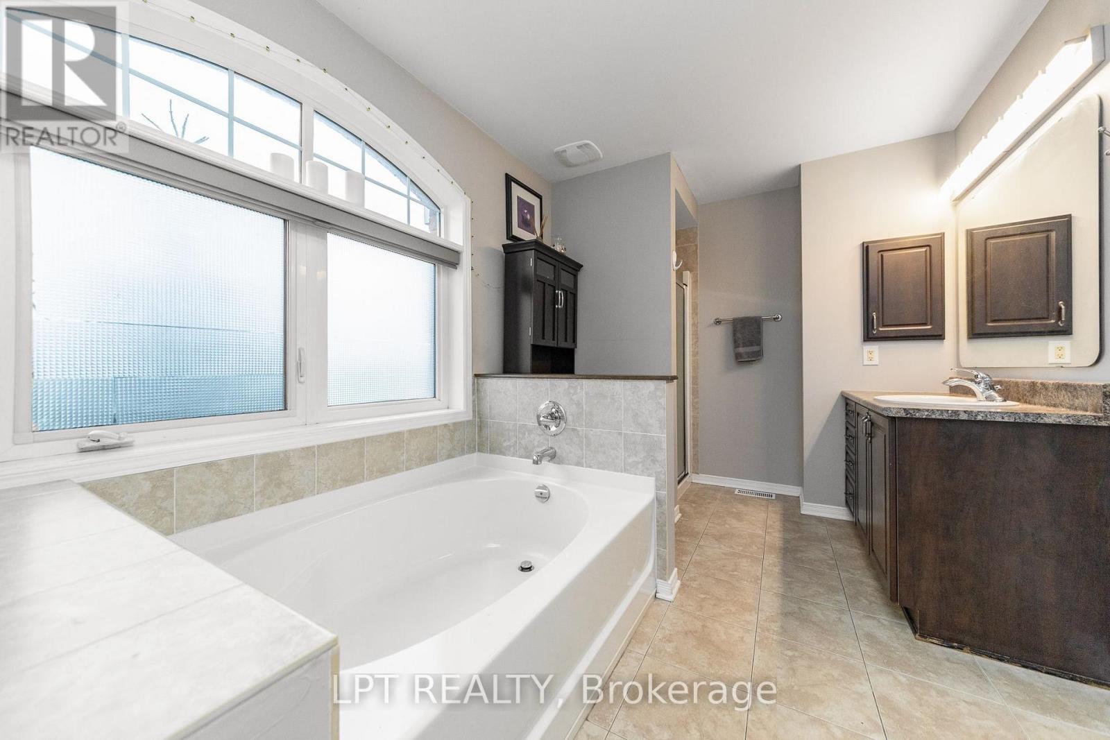 House for Rent in Ottawa – 7 – 102 WINDSWEPT PRIVATE, Ottawa – By Peter Sagos - Image 26