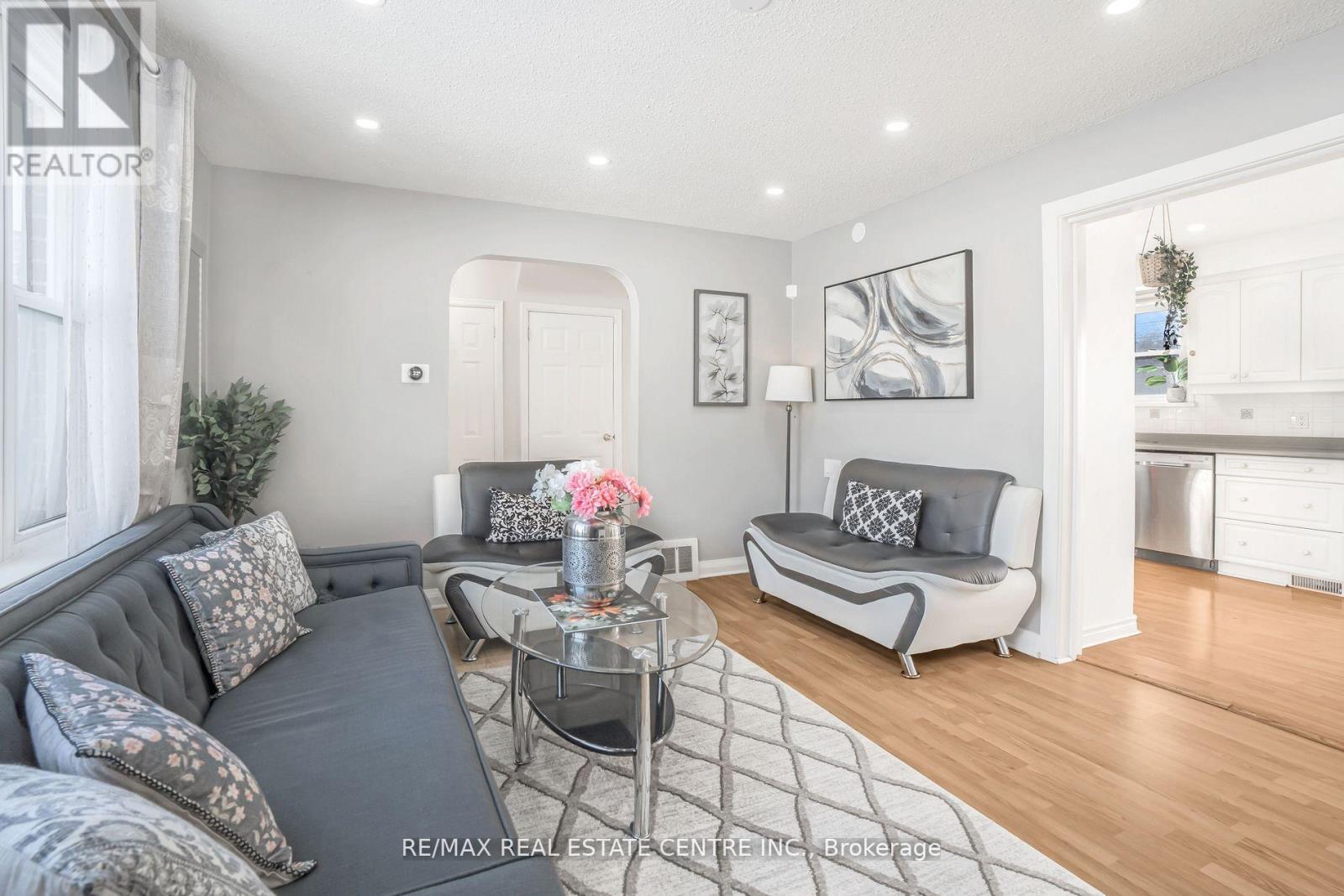 401 ELGIN ST STREET E - 11