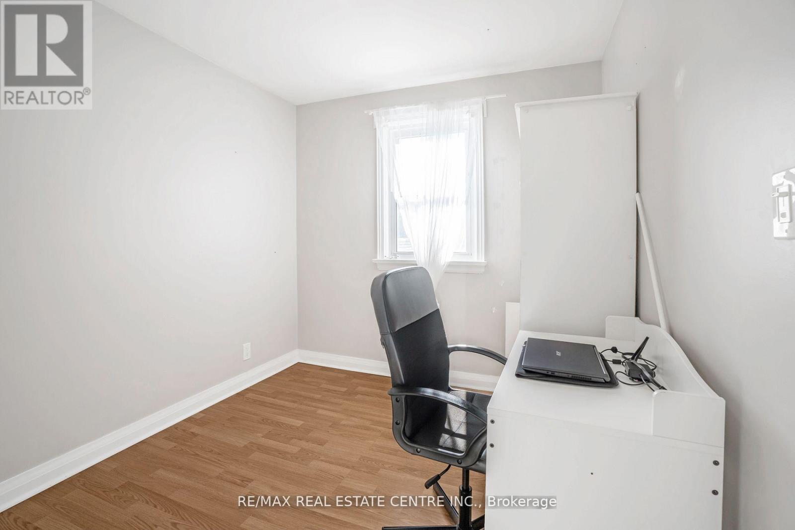 401 ELGIN ST STREET E - 12