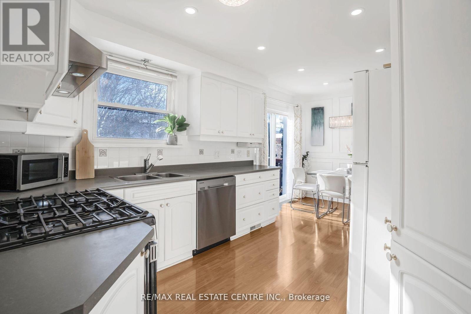 401 ELGIN ST STREET E - 13
