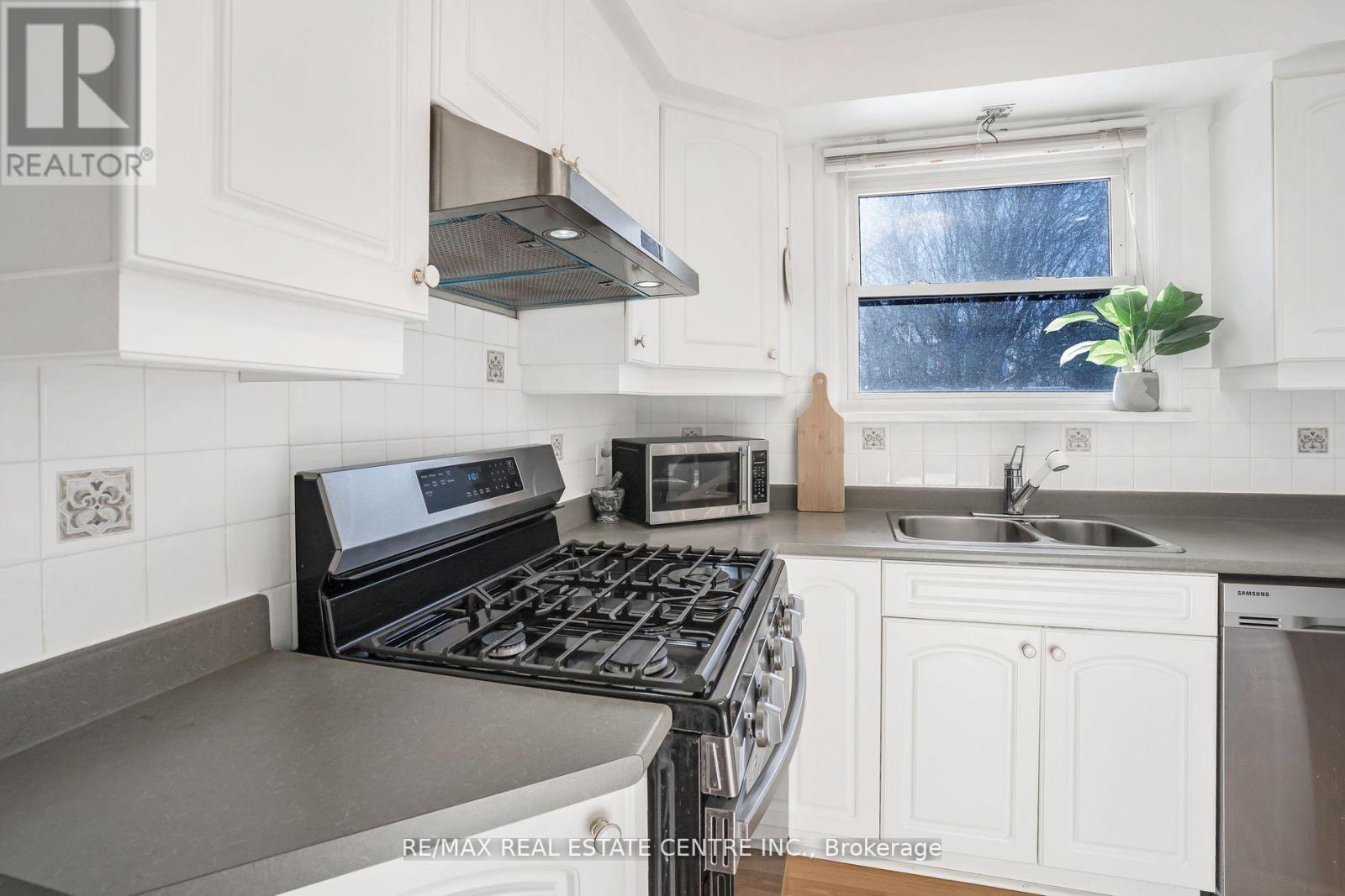401 ELGIN ST STREET E - 14