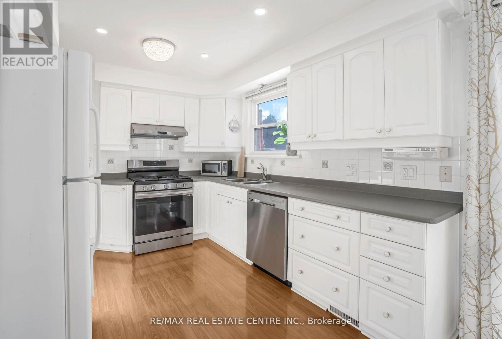 401 ELGIN ST STREET E - 15
