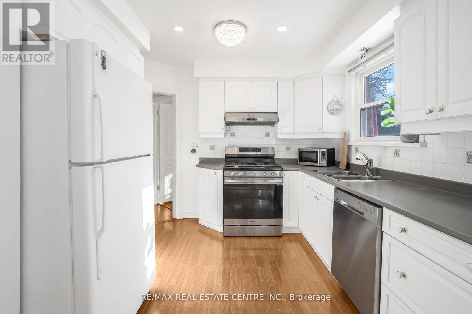 401 ELGIN ST STREET E - 16