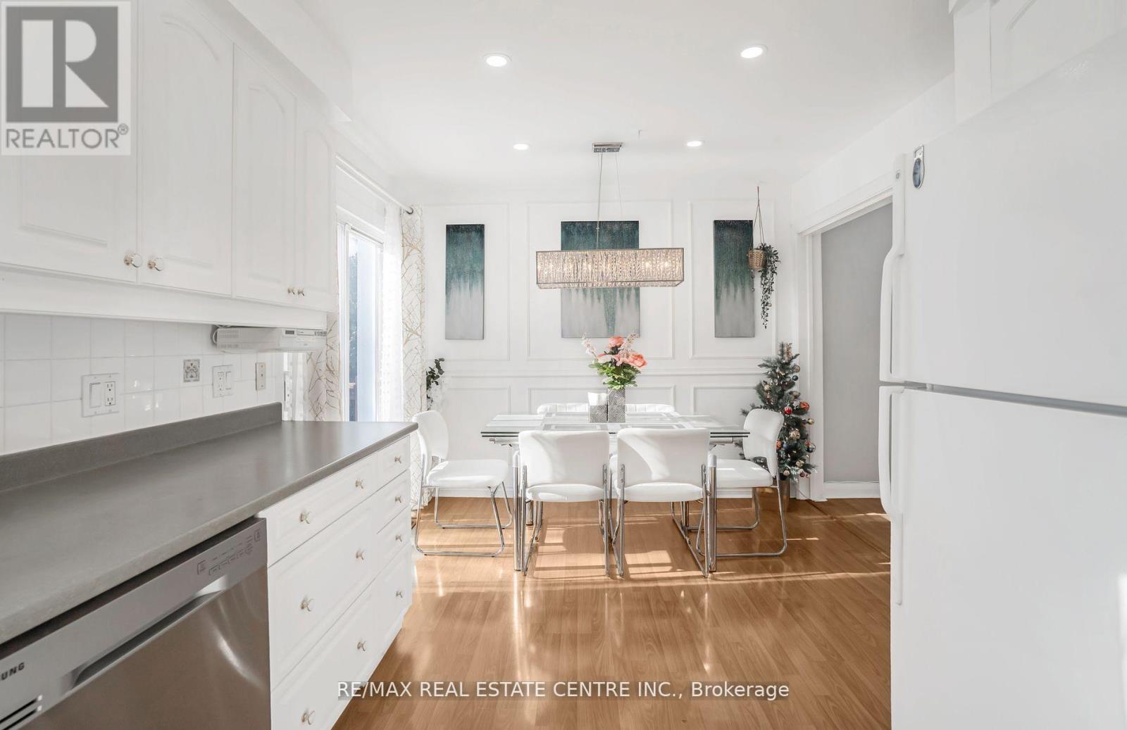 401 ELGIN ST STREET E - 17