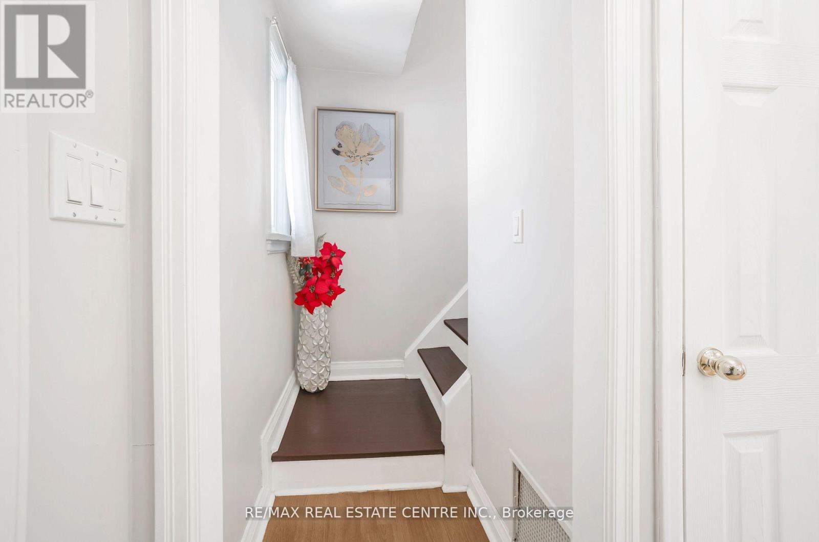 401 ELGIN ST STREET E - 21