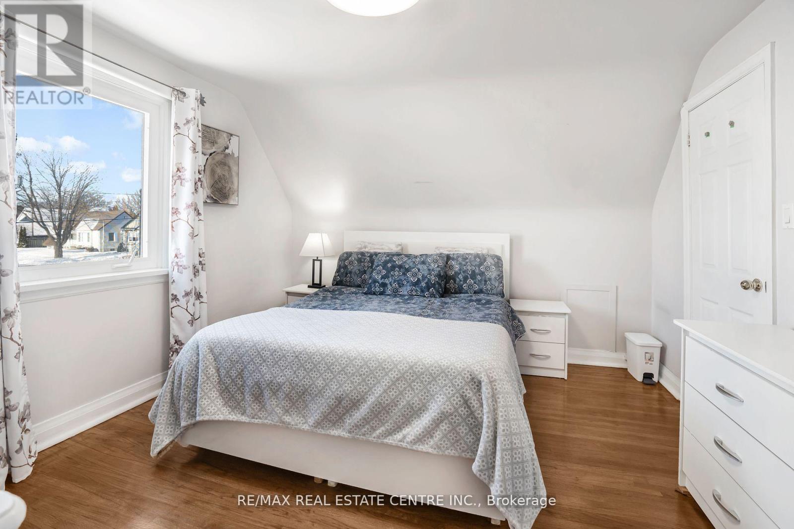 401 ELGIN ST STREET E - 22