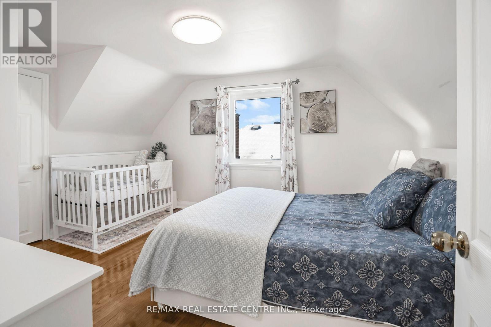 401 ELGIN ST STREET E - 23