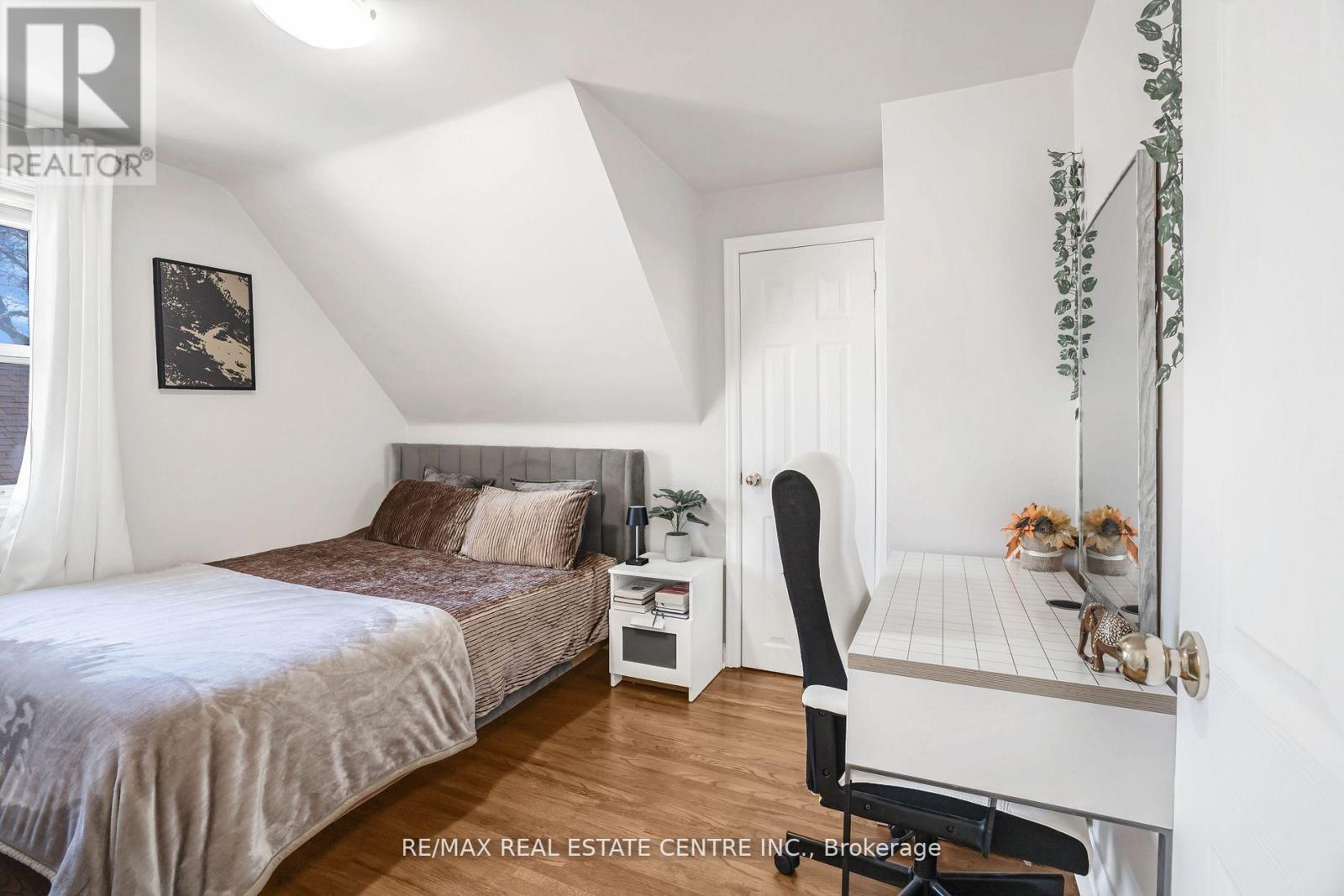 401 ELGIN ST STREET E - 25