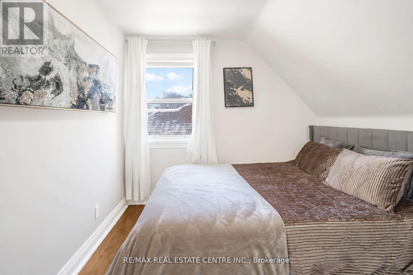 401 ELGIN ST STREET E - 26
