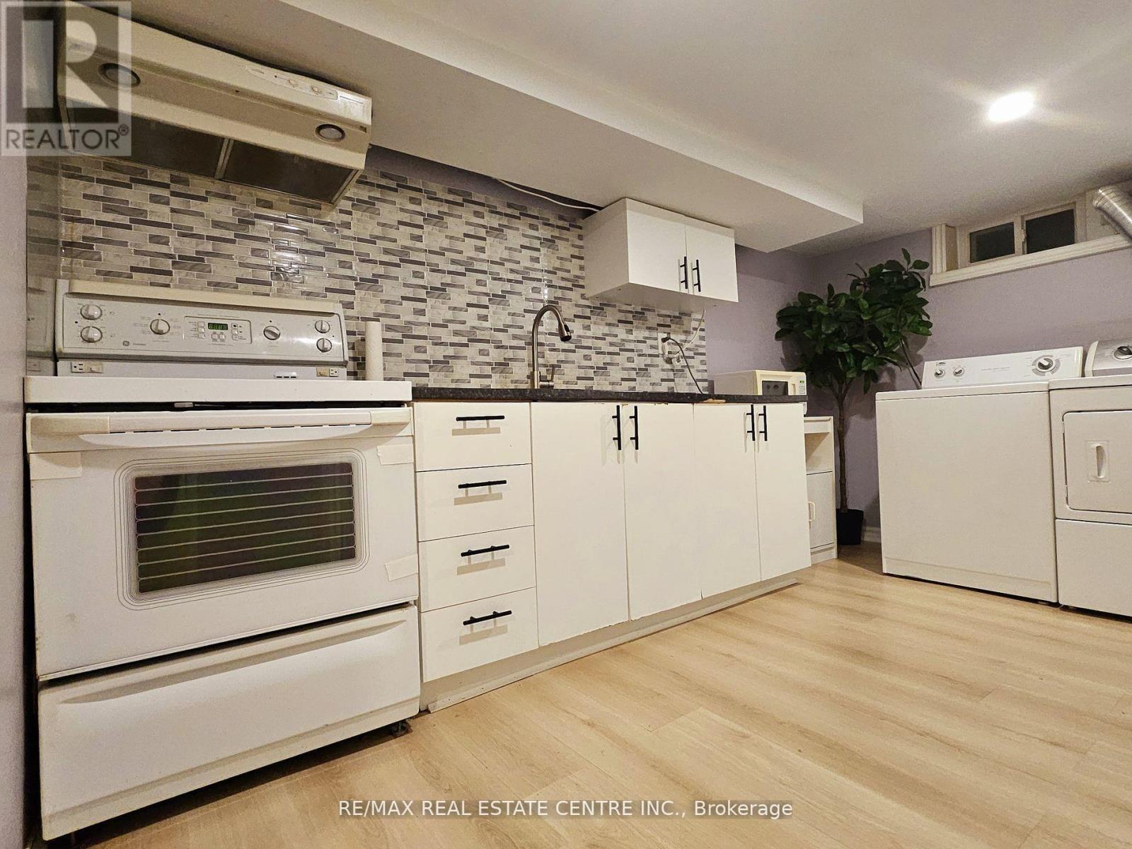 401 ELGIN ST STREET E - 29