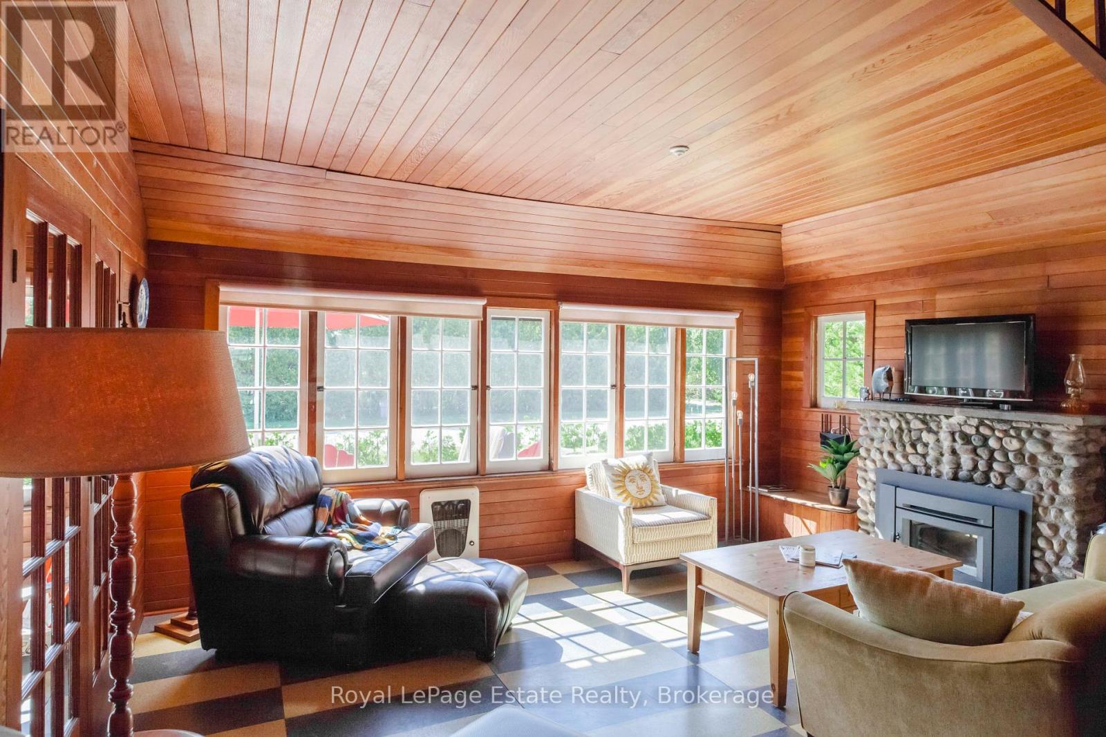 533 SECOND AVENUE N - 18