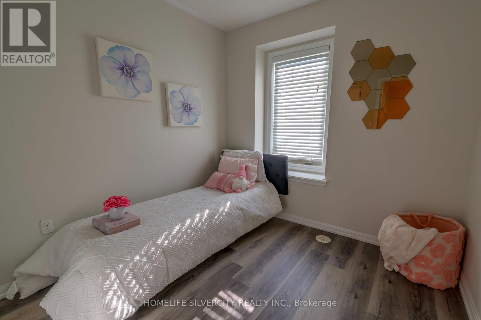 31 BETTERTON CRESCENT - 24