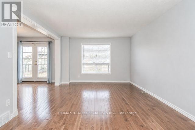 110 STEELES CRESCENT — photo 2