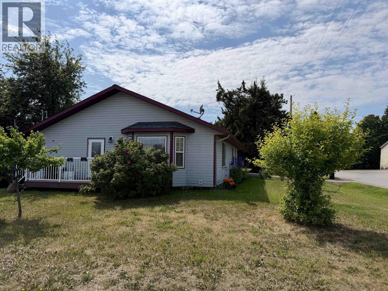 2495 LAMPITT AVENUE - 7
