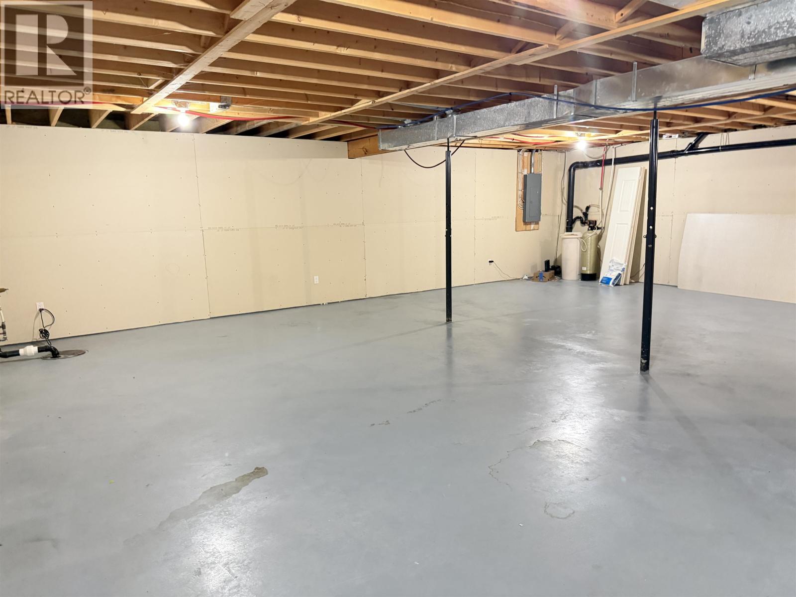 2495 LAMPITT AVENUE - 33