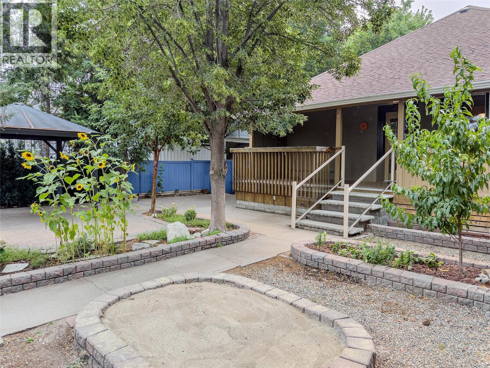 676 BATTLE Street - 24