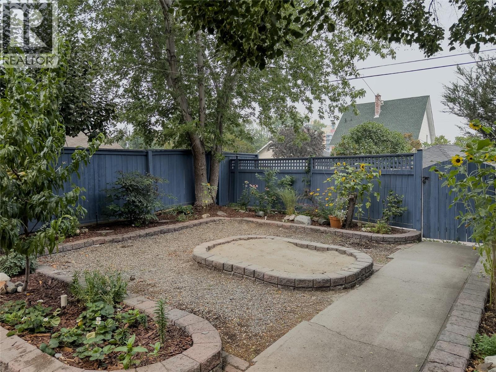 676 BATTLE Street - 25