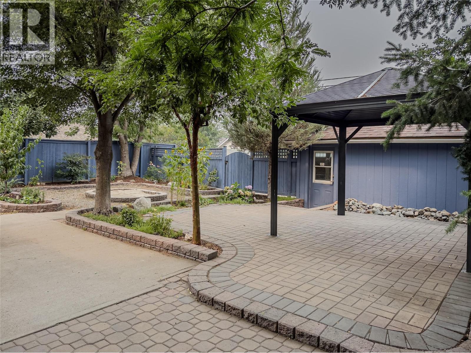 676 BATTLE Street - 28