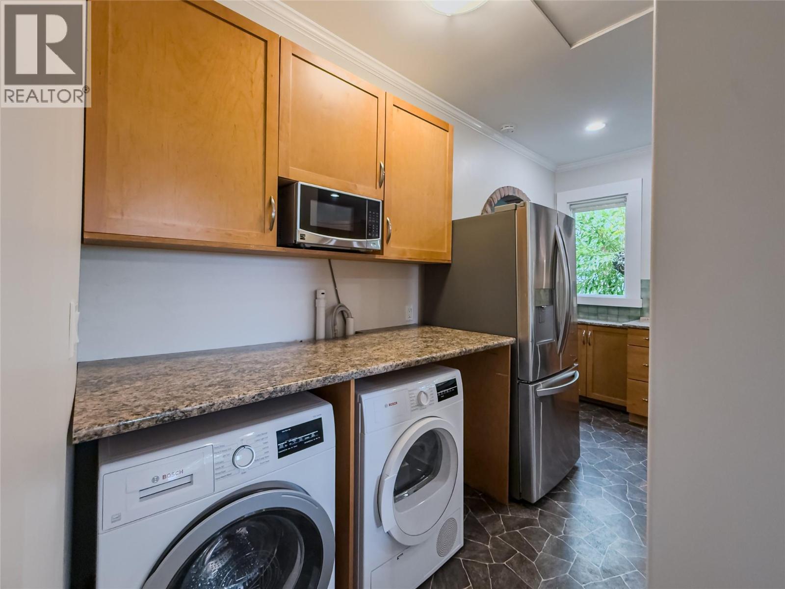 676 BATTLE Street - 14