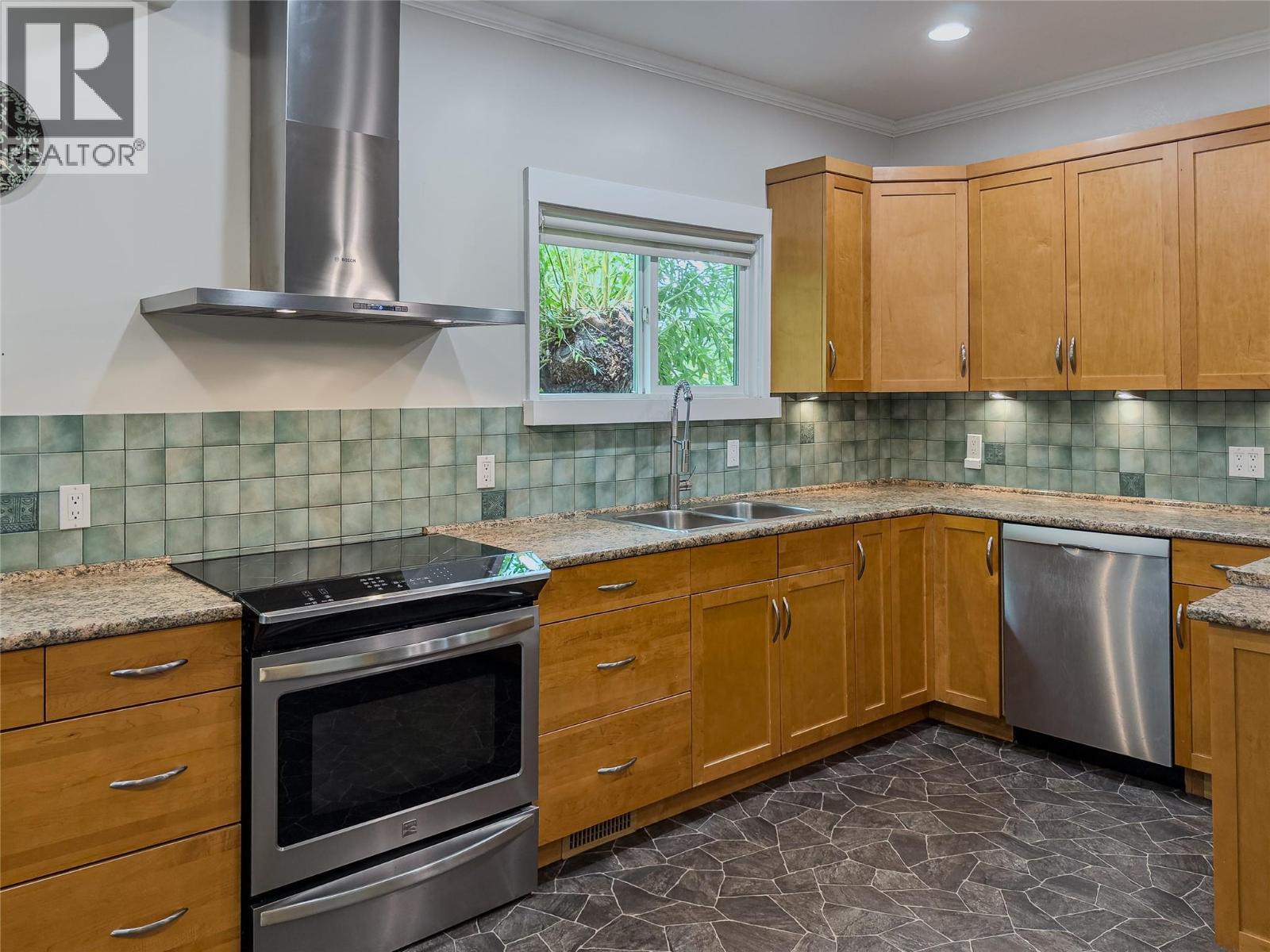 676 BATTLE Street - 11