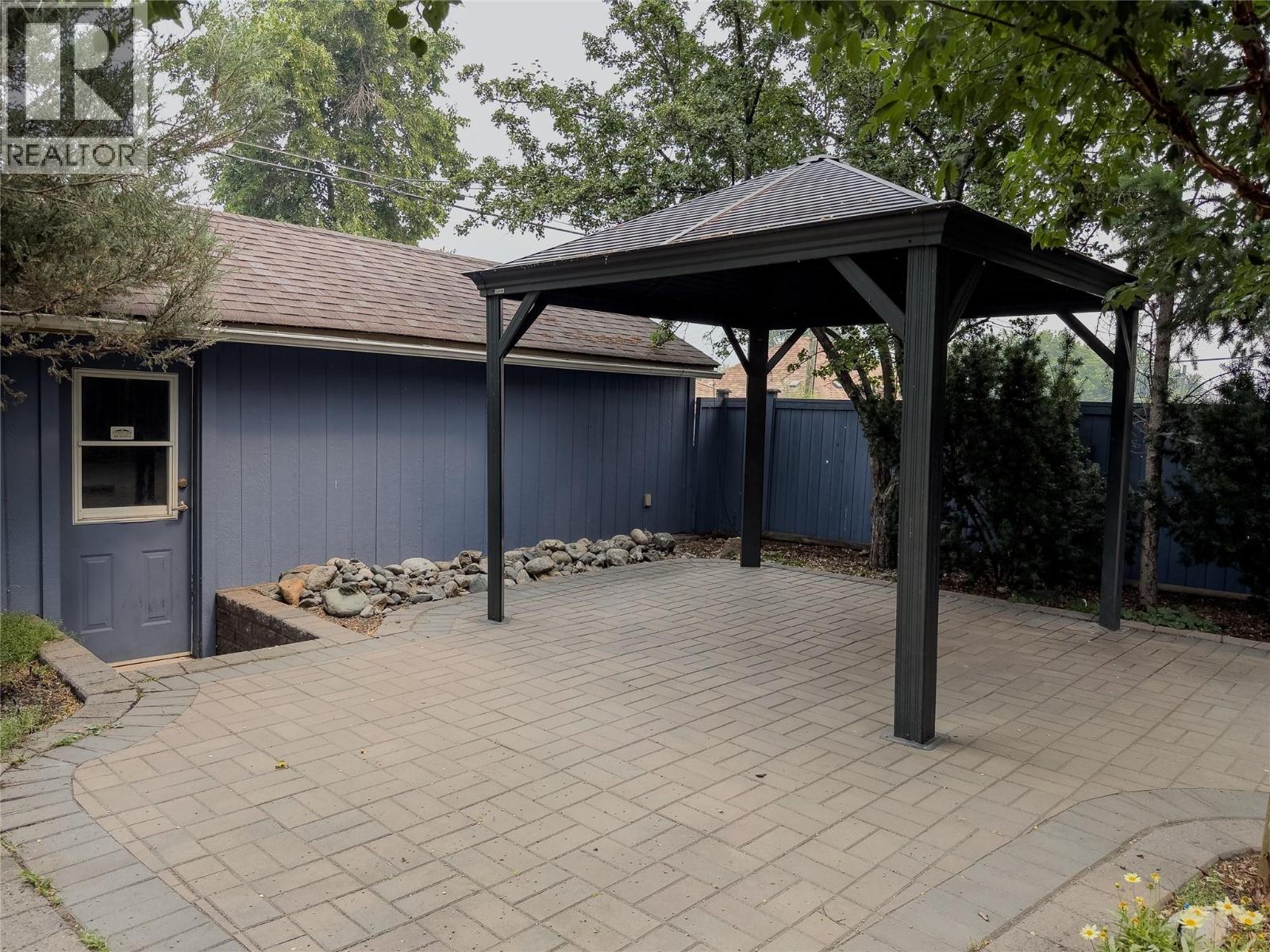 676 BATTLE Street - 27