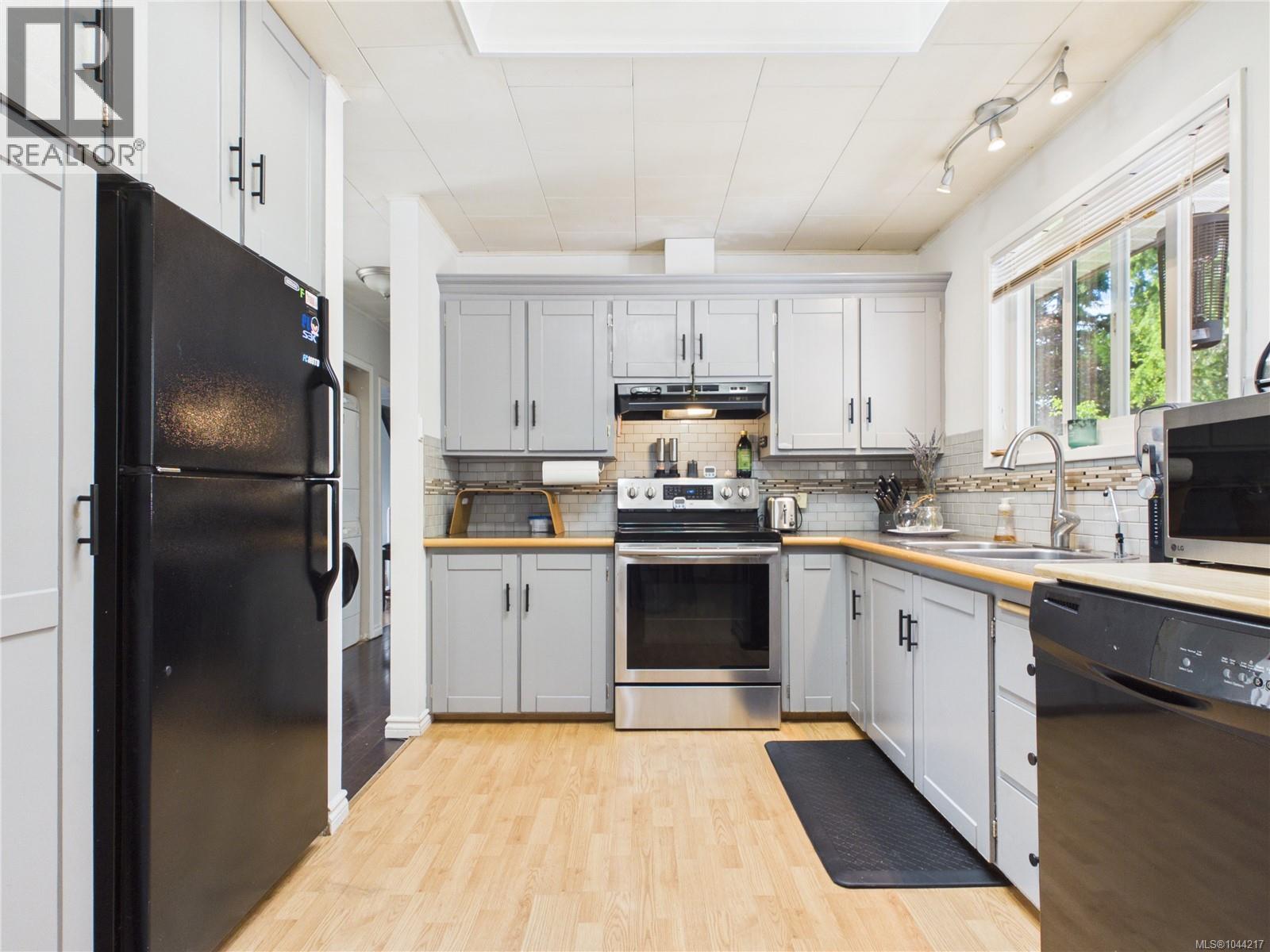 3624 Uplands Dr - 4