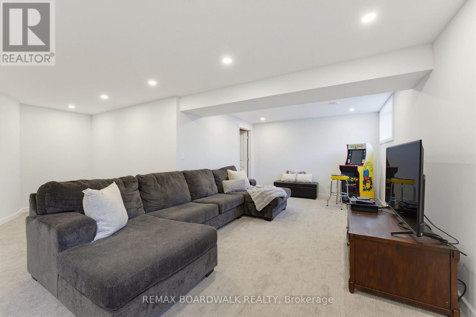 House for Rent in Ottawa – 224 SKIPPER DRIVE, Ottawa – By Peter Sagos - Image 33