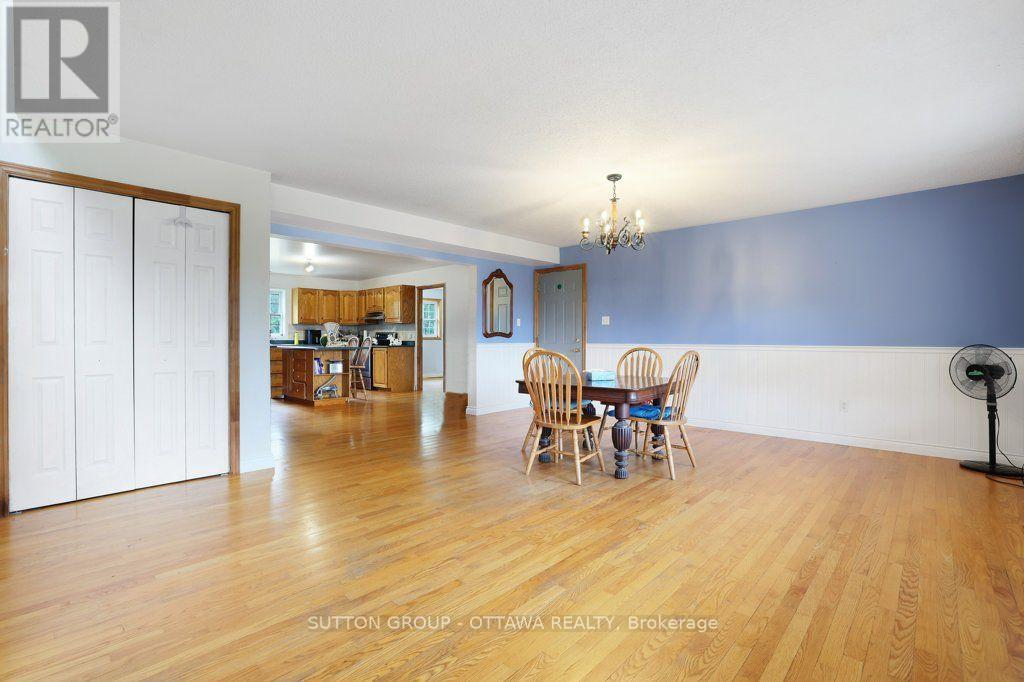 595 HOLBROOK ROAD - 17