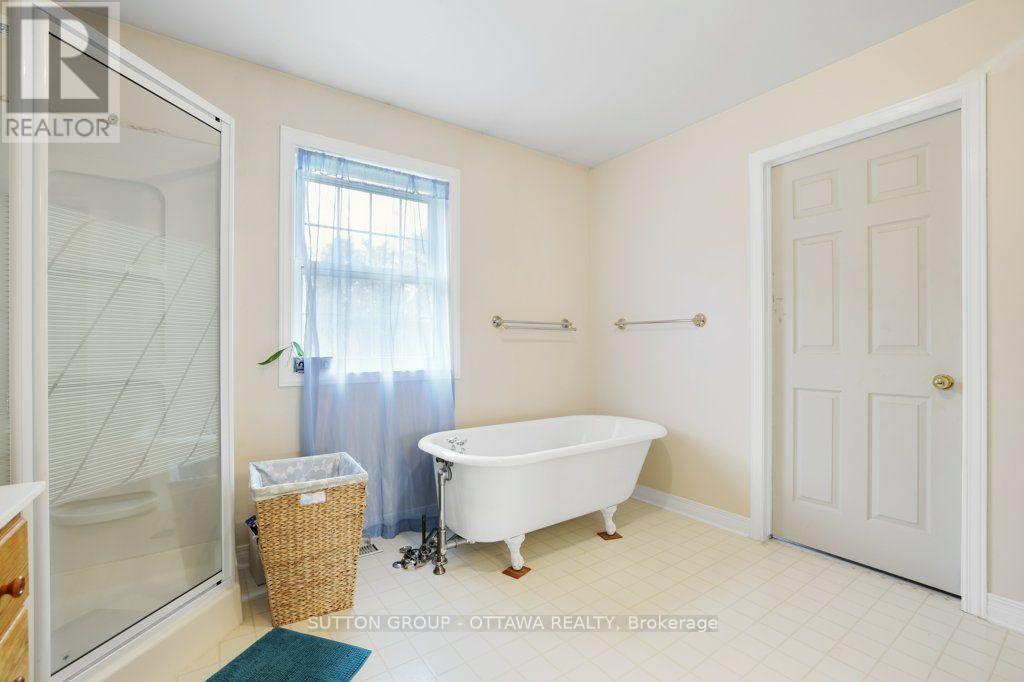 595 HOLBROOK ROAD - 32