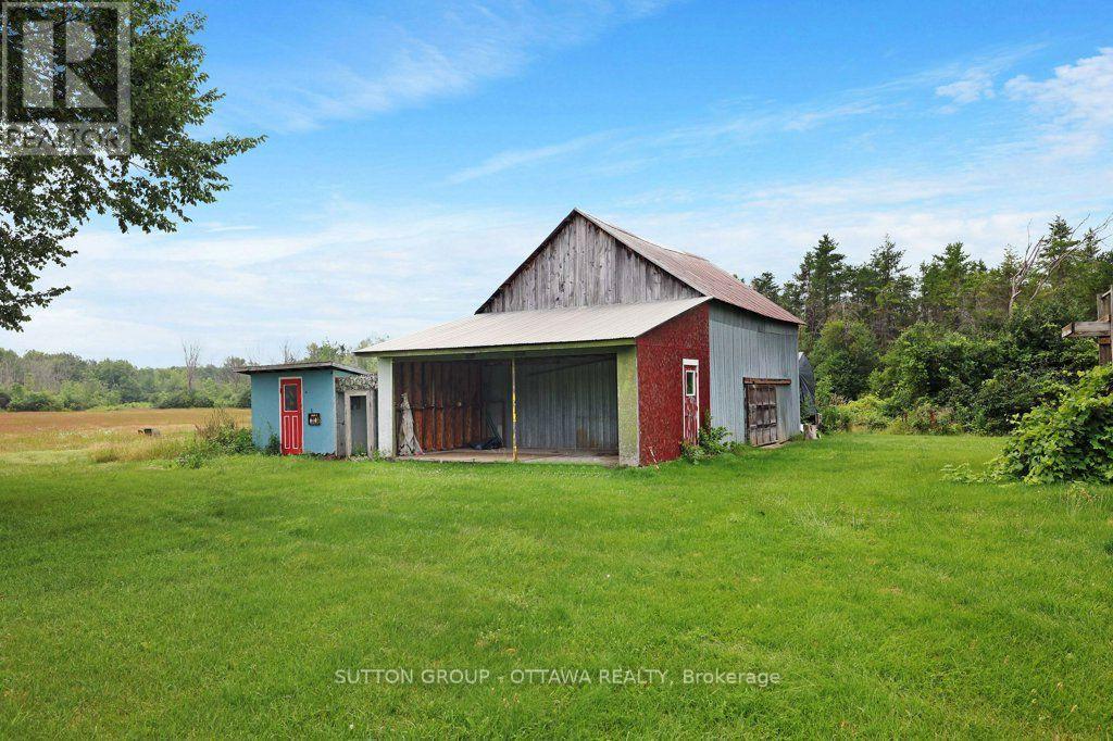 595 HOLBROOK ROAD - 41