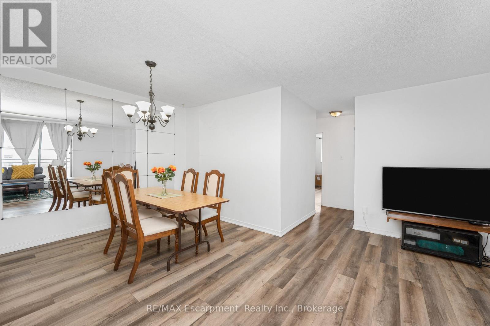 #1501 975 WARWICK COURT - 9
