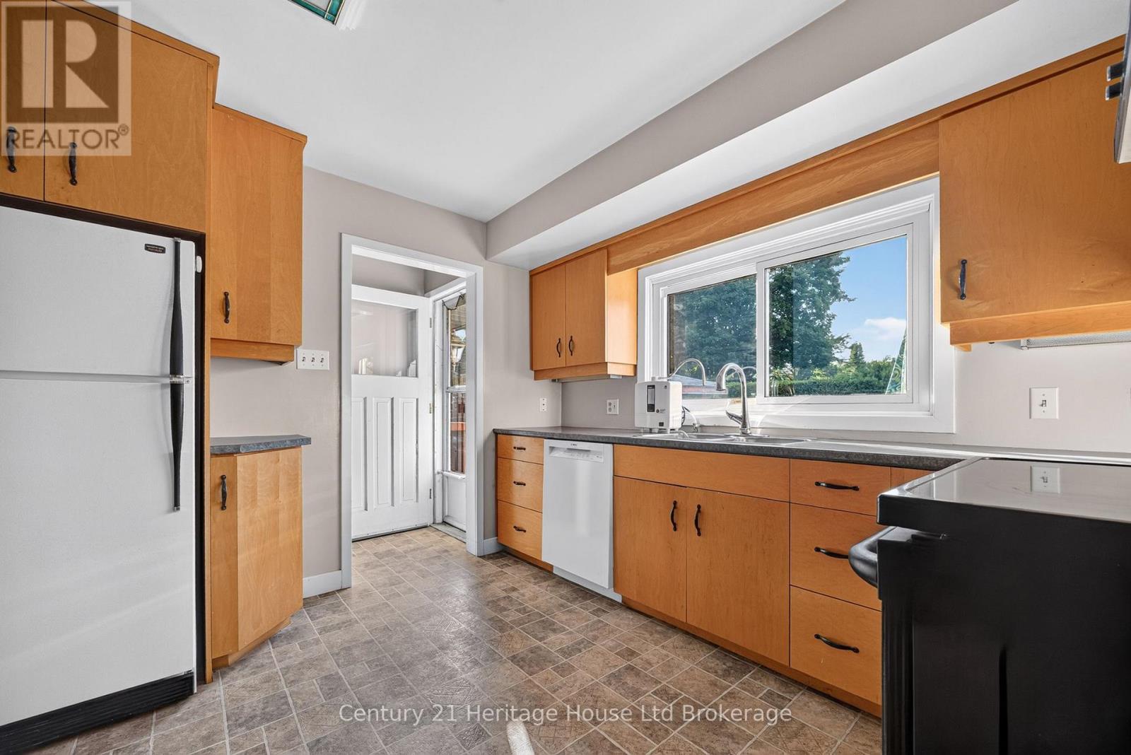 54 GLENDALE DRIVE - Image 9