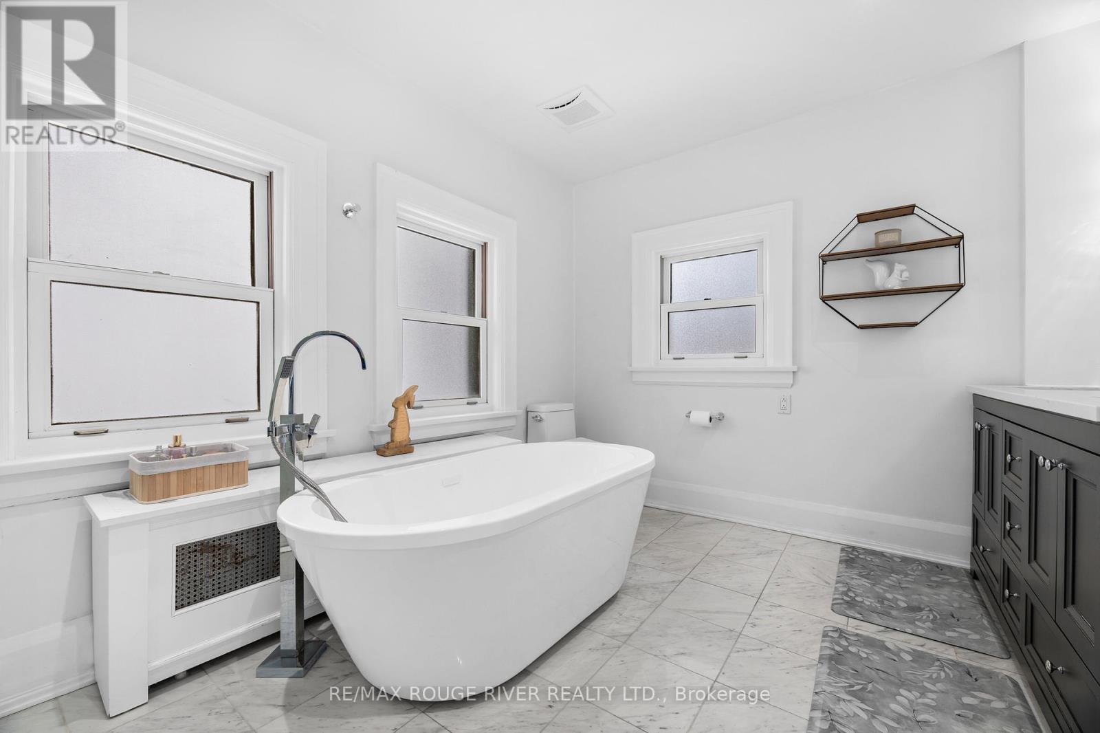 11 DONWOODS DRIVE - 24